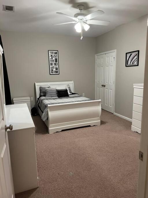Cheerful 3 Bedroom, Close To Downtown And Arena!!! Savannah Exterior foto